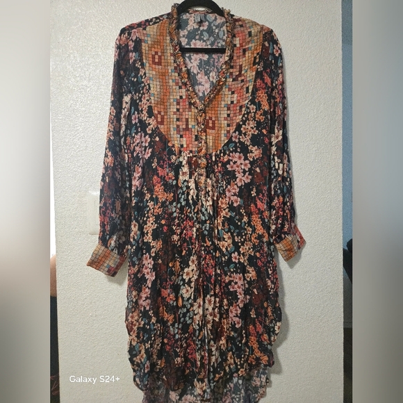 Chic Long Sleeve Floral Dress - Picture 2 of 8